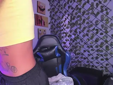 Snapshot of KarlaSlutSkinny__ chatting on 03-18-26, 09:18 KarlaSlutSkinny online show from 03-18-26, 09:18