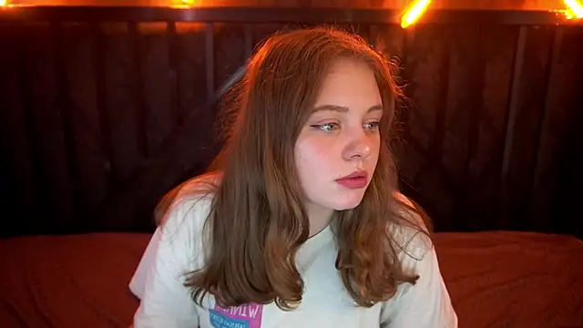 SnowWhiti online show from 10-23-25, 01:10