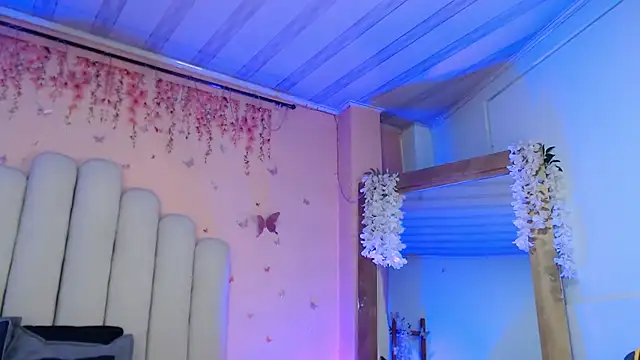 SweetRenata  online show from 10-27-25, 11:25