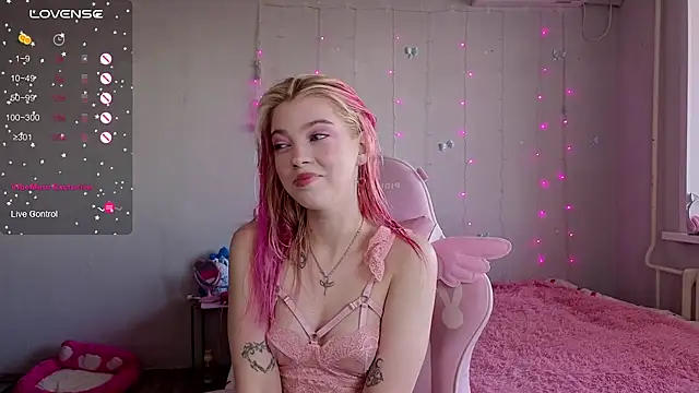 myprettylola online show from 05-07-26, 12:10