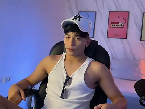 Snapshot of David_Nova chatting on 11-16-25, 02:44 David Nova online show from 11-16-25, 02:44