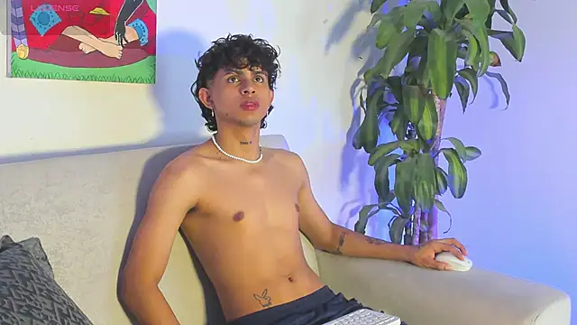 Snapshot of lua_boy chatting on 11-22-25, 09:58 lua boy online show from 11-22-25, 09:58