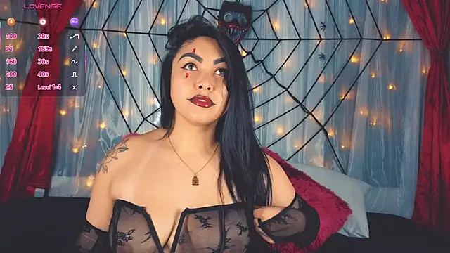 Snapshot of Victoria_Jonhss chatting on 10-20-25, 10:43 Victoria Jonhss online show from 10-20-25, 10:43