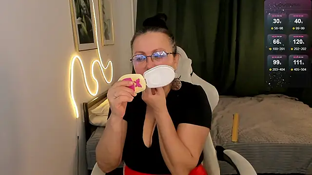 Snapshot of hottyannaa chatting on 02-11-26, 02:49 hottyannaa online show from 02-11-26, 02:49