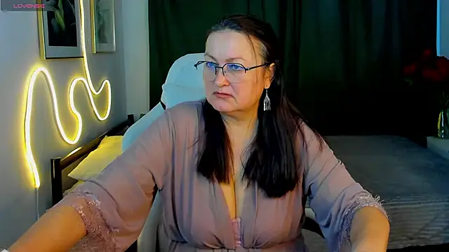 Snapshot of hottyannaa chatting on 03-03-26, 02:39 hottyannaa online show from 03-03-26, 02:39