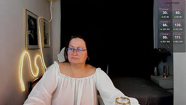 Snapshot of hottyannaa chatting on 03-05-26, 02:18 hottyannaa online show from 03-05-26, 02:18