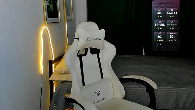 Snapshot of hottyannaa chatting on 03-27-26, 01:44 hottyannaa online show from 03-27-26, 01:44