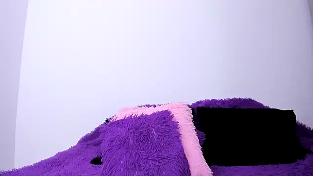 Snapshot of HeidyRousse chatting on 10-19-25, 12:17 HeidyRousse online show from 10-19-25, 12:17