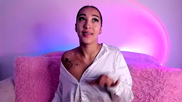 Snapshot of HeidyRousse chatting on 01-15-26, 01:37 HeidyRousse online show from 01-15-26, 01:37