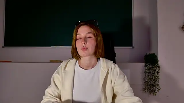 Snapshot of ClaireMathis chatting on 04-27-26, 02:59 ClaireMathis online show from 04-27-26, 02:59