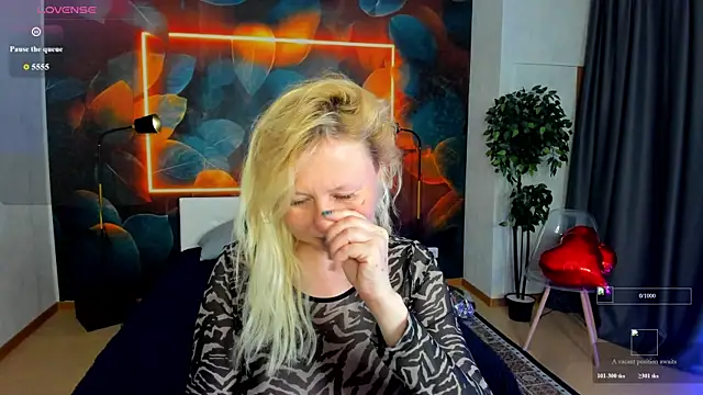 scent  of woman online show from 06-18-26, 01:28