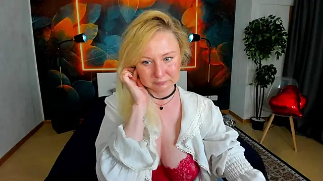 scent  of woman online show from 06-24-26, 01:37