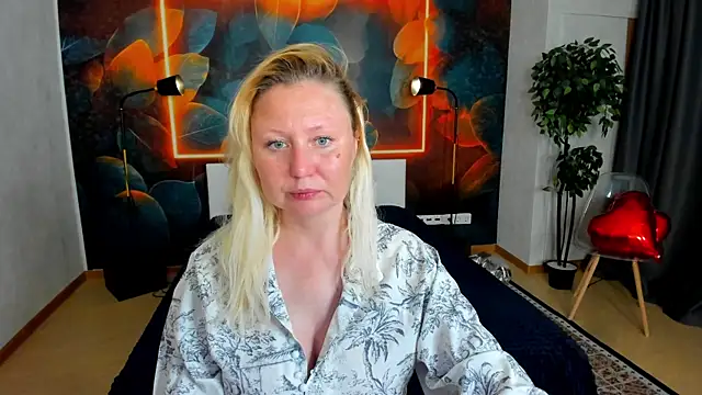 scent  of woman online show from 06-25-26, 01:27