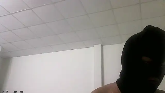 Snapshot of YuLunn chatting on 10-10-25, 06:07 YuLunn online show from 10-10-25, 06:07