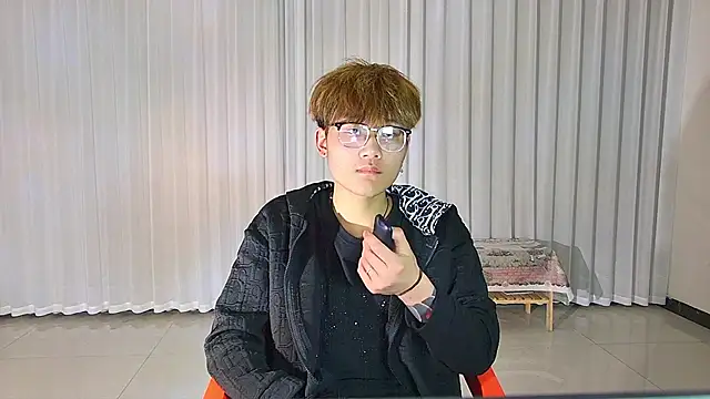 Snapshot of KK-cuteboy chatting on 04-07-26, 12:16 KK-cuteboy online show from 04-07-26, 12:16