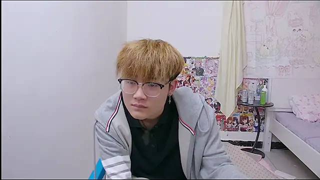 Snapshot of KK-cuteboy chatting on 04-11-26, 07:45 KK-cuteboy online show from 04-11-26, 07:45