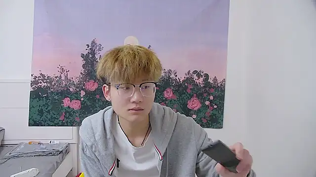 Snapshot of KK-cuteboy chatting on 04-12-26, 05:34 KK-cuteboy online show from 04-12-26, 05:34