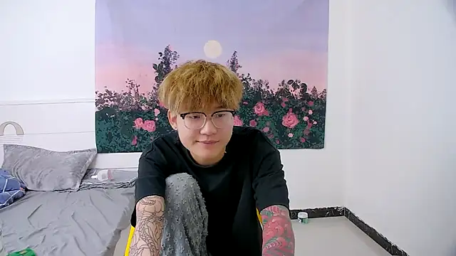 Snapshot of KK-cuteboy chatting on 04-15-26, 07:58 KK-cuteboy online show from 04-15-26, 07:58