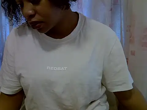 JuicyLipsXx1 online show from 10-12-25, 11:42