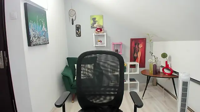 Snapshot of BettyJamess chatting on 10-17-25, 07:27 BettyJamess online show from 10-17-25, 07:27