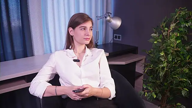 TwilaSanks online show from 10-13-25, 03:50