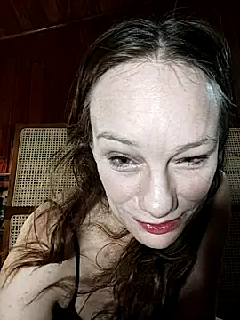 Snapshot of JulieSqualor81 chatting on 03-25-26, 02:28 JulieSqualor81 online show from 03-25-26, 02:28