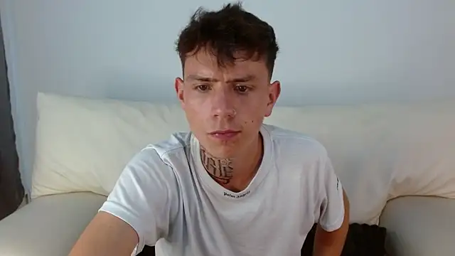 Snapshot of hot_teo_ chatting on 01-05-26, 05:27 hot teo online show from 01-05-26, 05:27