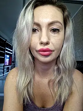 Snapshot of BritanyVegas chatting on 11-04-25, 10:36 BritanyVegas online show from 11-04-25, 10:36