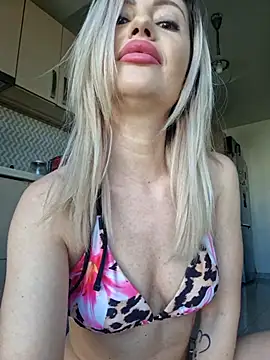 Snapshot of BritanyVegas chatting on 11-24-25, 12:05 BritanyVegas online show from 11-24-25, 12:05