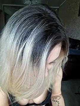 Snapshot of BritanyVegas chatting on 11-28-25, 12:41 BritanyVegas online show from 11-28-25, 12:41