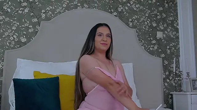 Snapshot of TesaQuinn chatting on 10-10-25, 04:33 TesaQuinn online show from 10-10-25, 04:33