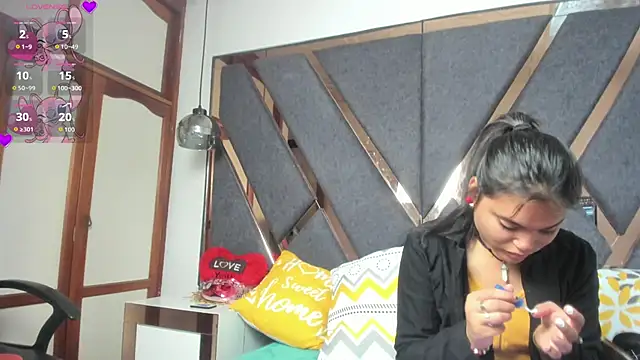 Snapshot of KimiAnal chatting on 10-11-25, 12:58 KimiAnal online show from 10-11-25, 12:58