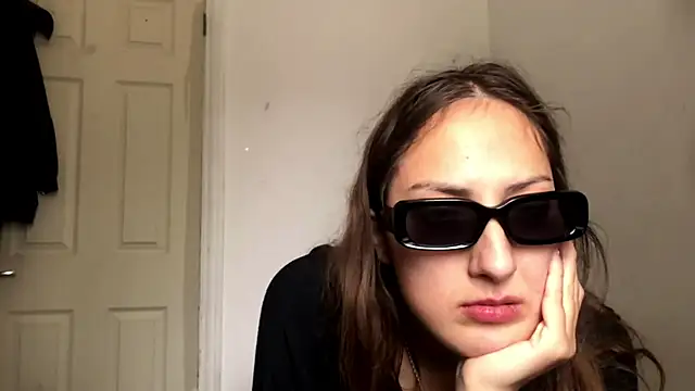 Snapshot of OccurredPeel chatting on 10-10-25, 01:43 OccurredPeel online show from 10-10-25, 01:43
