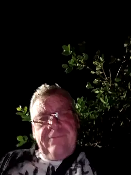 Snapshot of EleRohde chatting on 11-19-25, 01:05 EleRohde online show from 11-19-25, 01:05