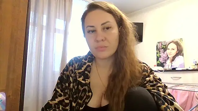 Snapshot of MeadowEyes chatting on 10-21-25, 11:00 MeadowEyes online show from 10-21-25, 11:00