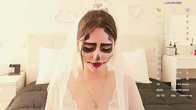 MoonliteDiva online show from 10-31-25, 06:25