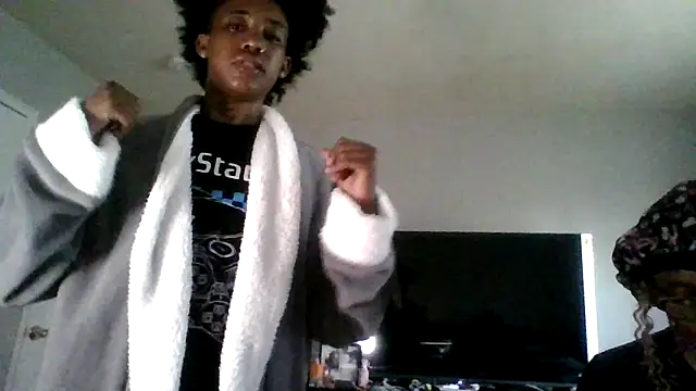 Snapshot of dezzidavill chatting on 04-05-26, 11:18 dezzidavill online show from 04-05-26, 11:18