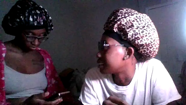 Snapshot of dezzidavill chatting on 04-06-26, 04:46 dezzidavill online show from 04-06-26, 04:46