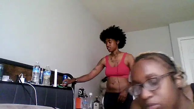 Snapshot of dezzidavill chatting on 04-16-26, 02:07 dezzidavill online show from 04-16-26, 02:07