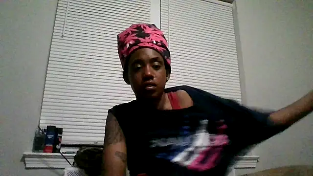 Snapshot of dezzidavill chatting on 04-18-26, 02:04 dezzidavill online show from 04-18-26, 02:04