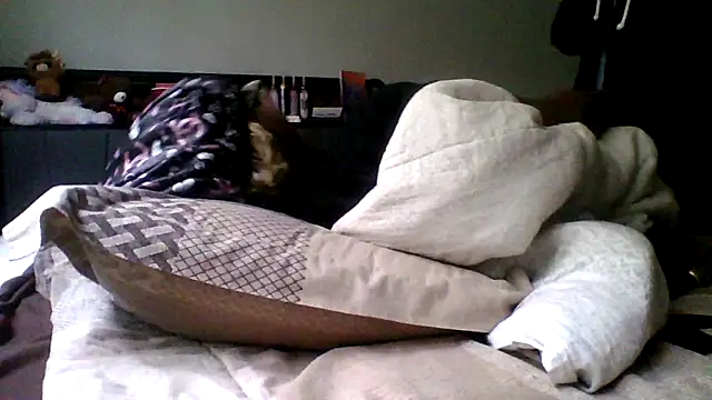 Snapshot of dezzidavill chatting on 04-25-26, 02:25 dezzidavill online show from 04-25-26, 02:25