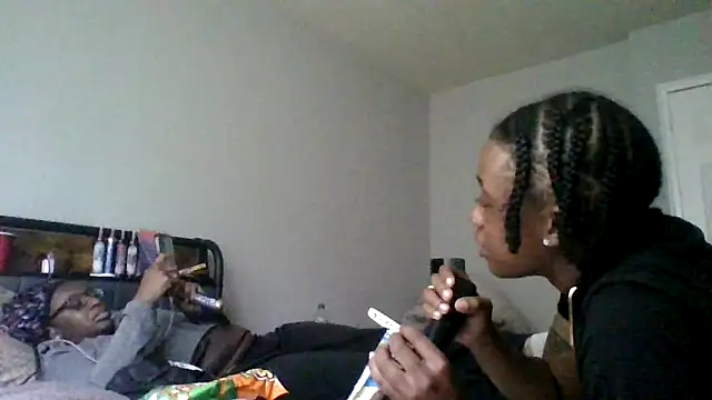 Snapshot of dezzidavill chatting on 04-28-26, 02:00 dezzidavill online show from 04-28-26, 02:00
