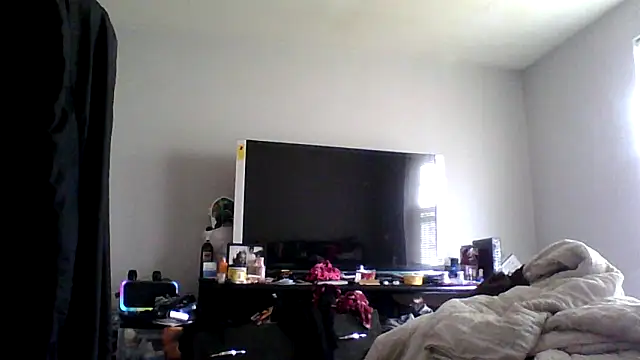 Snapshot of dezzidavill chatting on 05-02-26, 01:49 dezzidavill online show from 05-02-26, 01:49