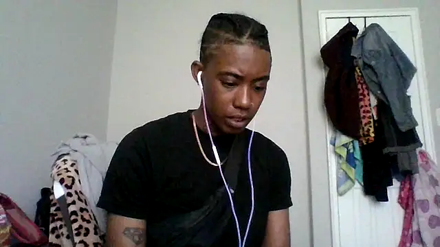 Snapshot of dezzidavill chatting on 05-12-26, 03:20 dezzidavill online show from 05-12-26, 03:20
