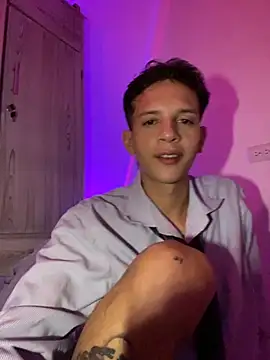 tylernova online show from 10-20-25, 04:02