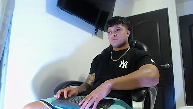 Boyhot 00 online show from 10-26-25, 03:34