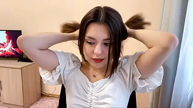 AlveraCappola online show from 10-13-25, 01:33