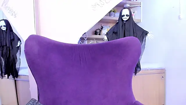 Sasha Grace online show from 10-25-25, 01:07