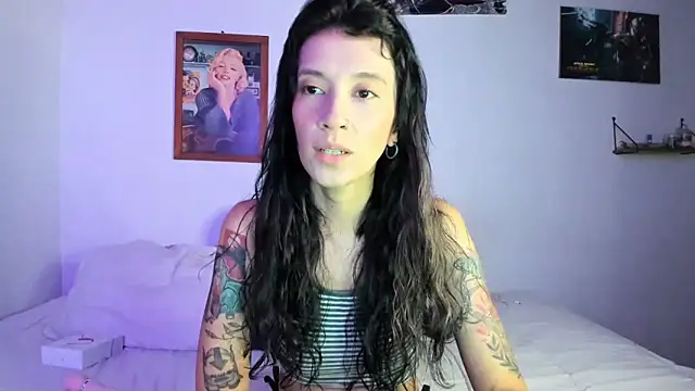 Snapshot of Adeline444 chatting on 11-06-25, 12:22 Adeline444 online show from 11-06-25, 12:22