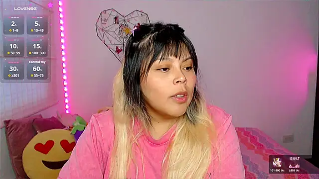 EllieMoonX online show from 05-08-26, 10:59